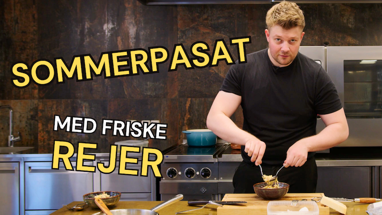 Sommarpasta med färska räkor och vitt vin