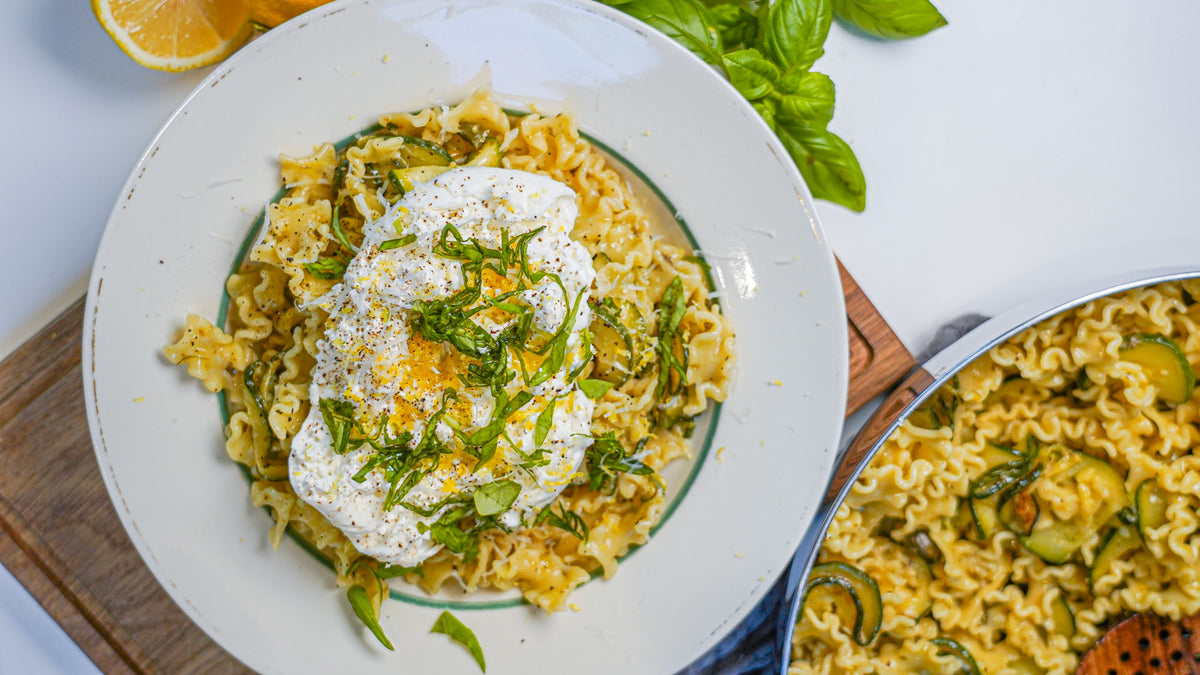 Mafalda corta med zucchini, citron, kapris & burrata