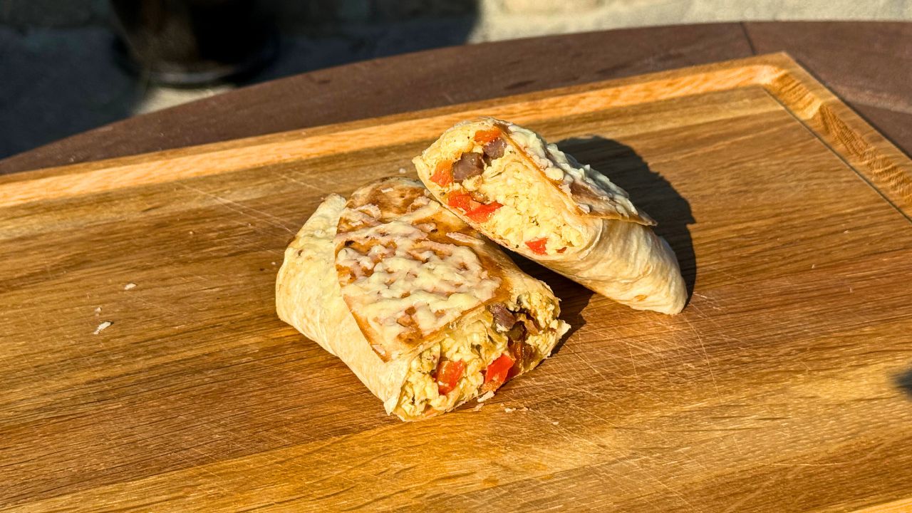 Frukostburritos med ägg, bacon och ost
