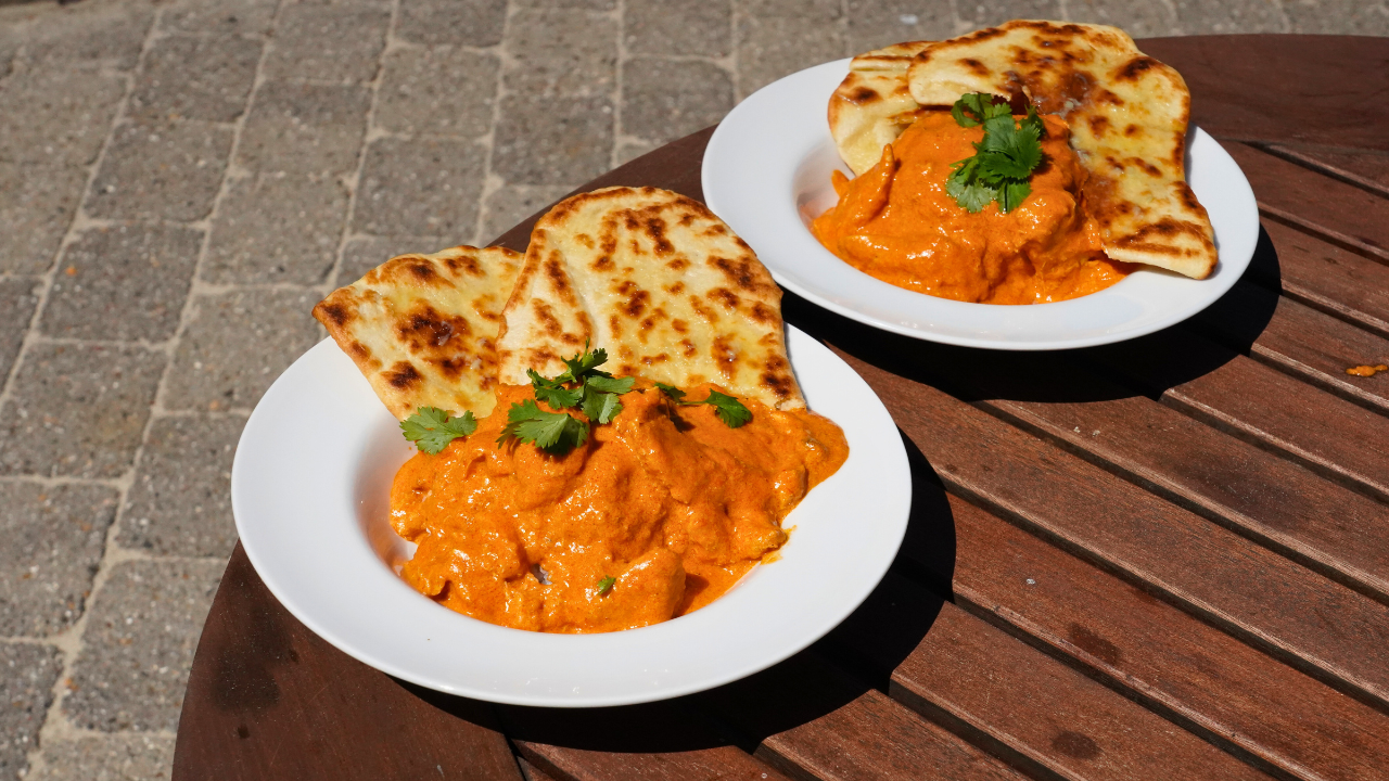 Butter Chicken i gjutjärnsgryta på grillen