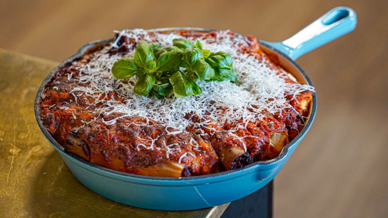 Fylld cannelloni med salsiccia, ricotta & mascarpone