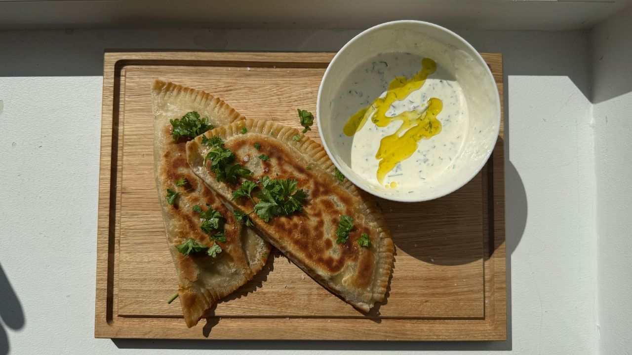 Gözleme med nötkött, spenat och feta