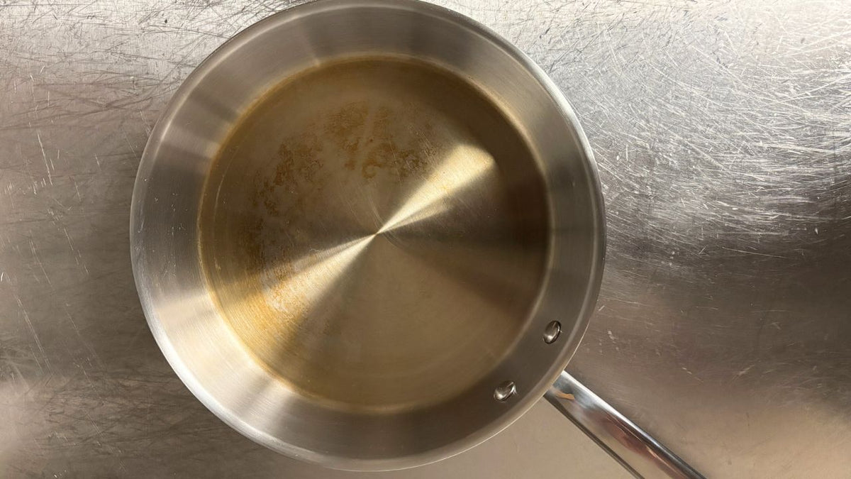 Rengöring av pannor och grytor i rostfritt stål