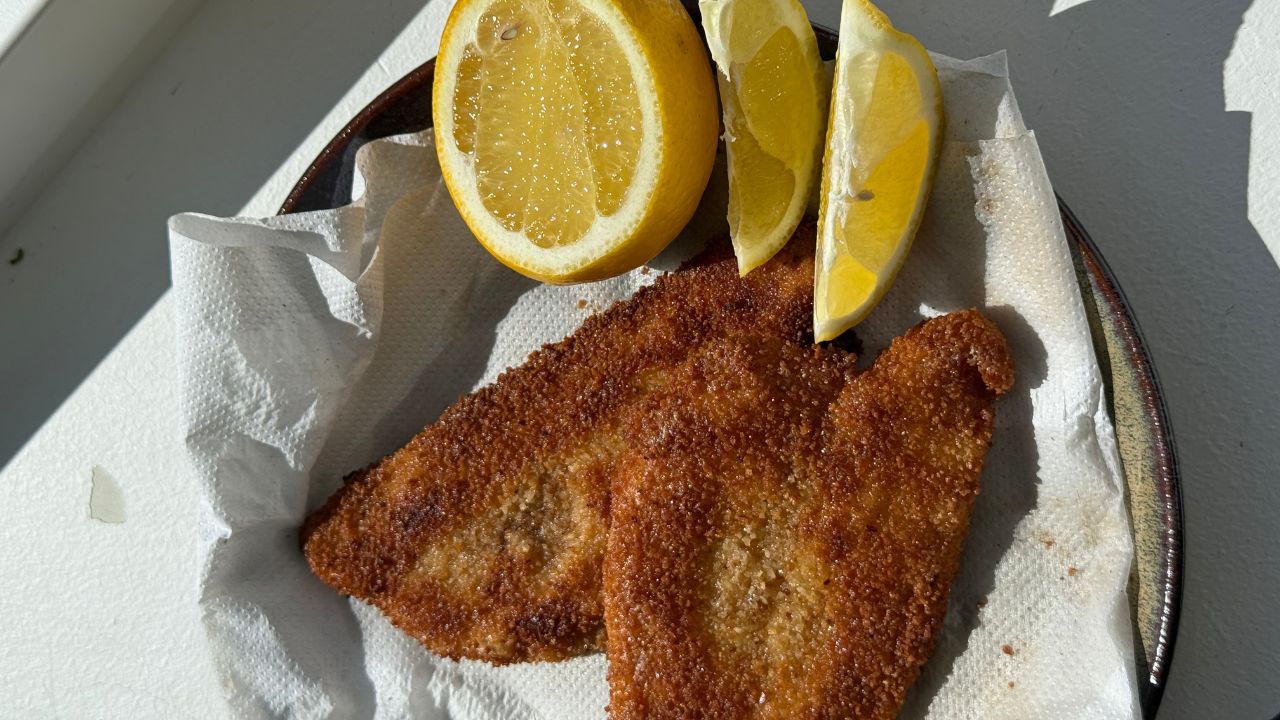 Så steker du den perfekta panerade fiskfilén