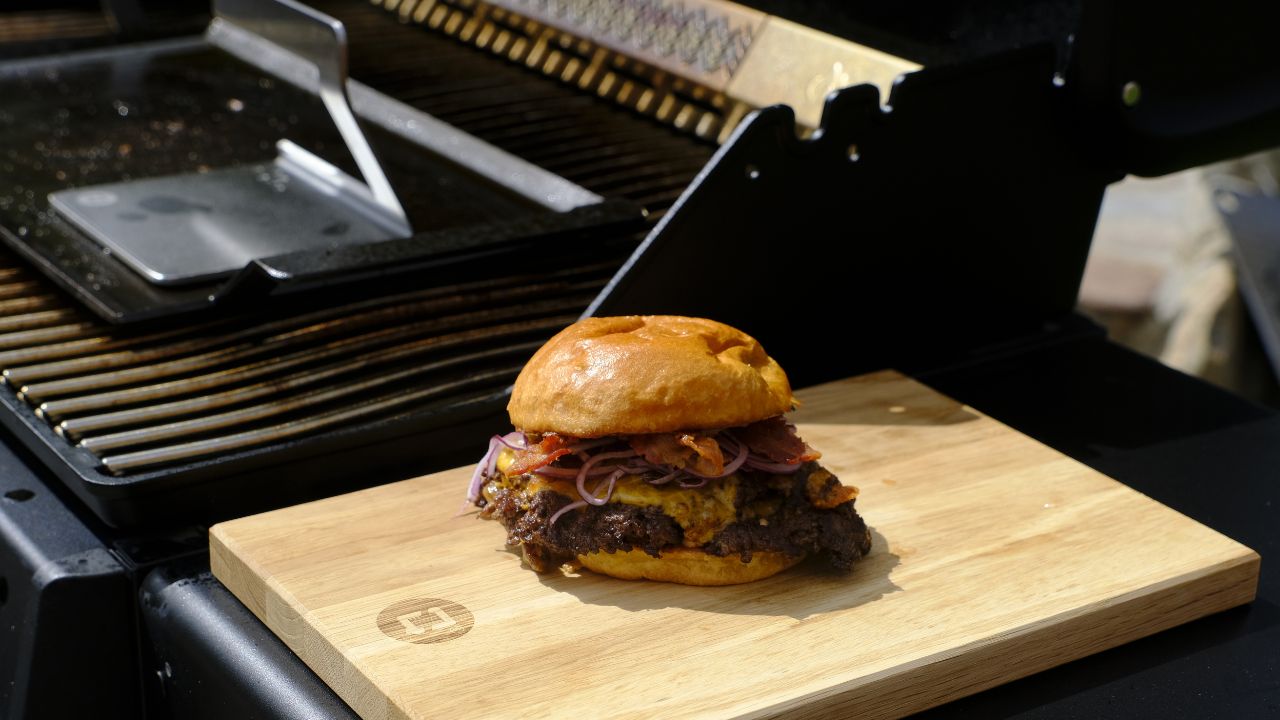 Smashburgare på grillen