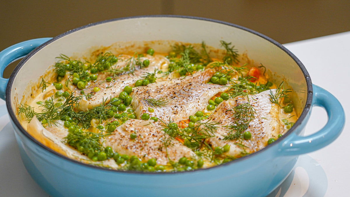 Torsk i ugnsform med potatis, fänkål, morötter & dill