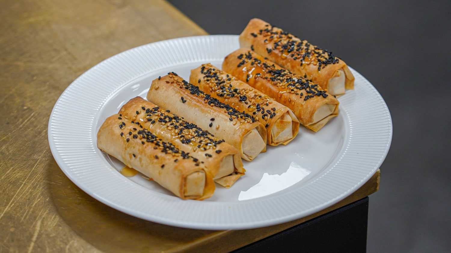 Frasiga oststänger med feta & filodeg