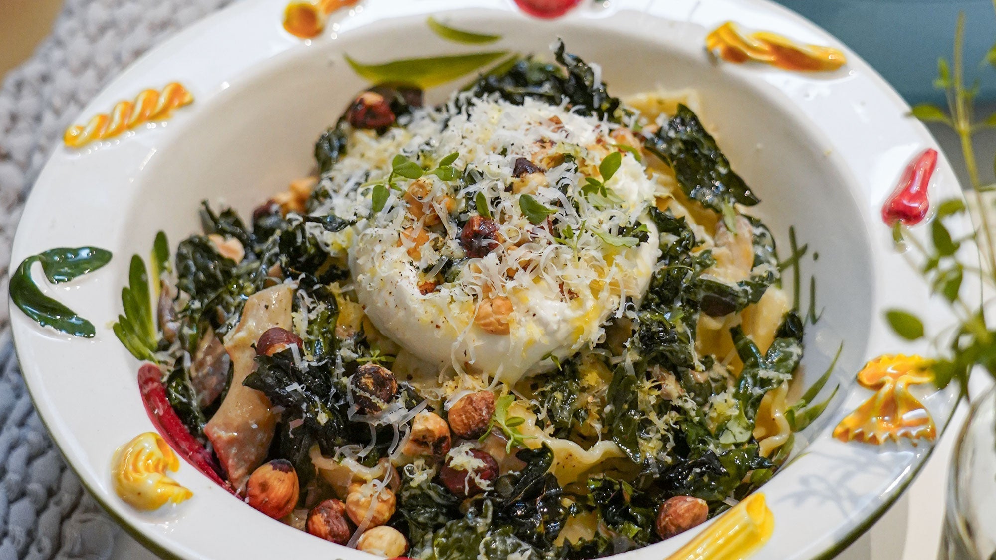 Pasta med svamp, svartkål, citron & burrata
