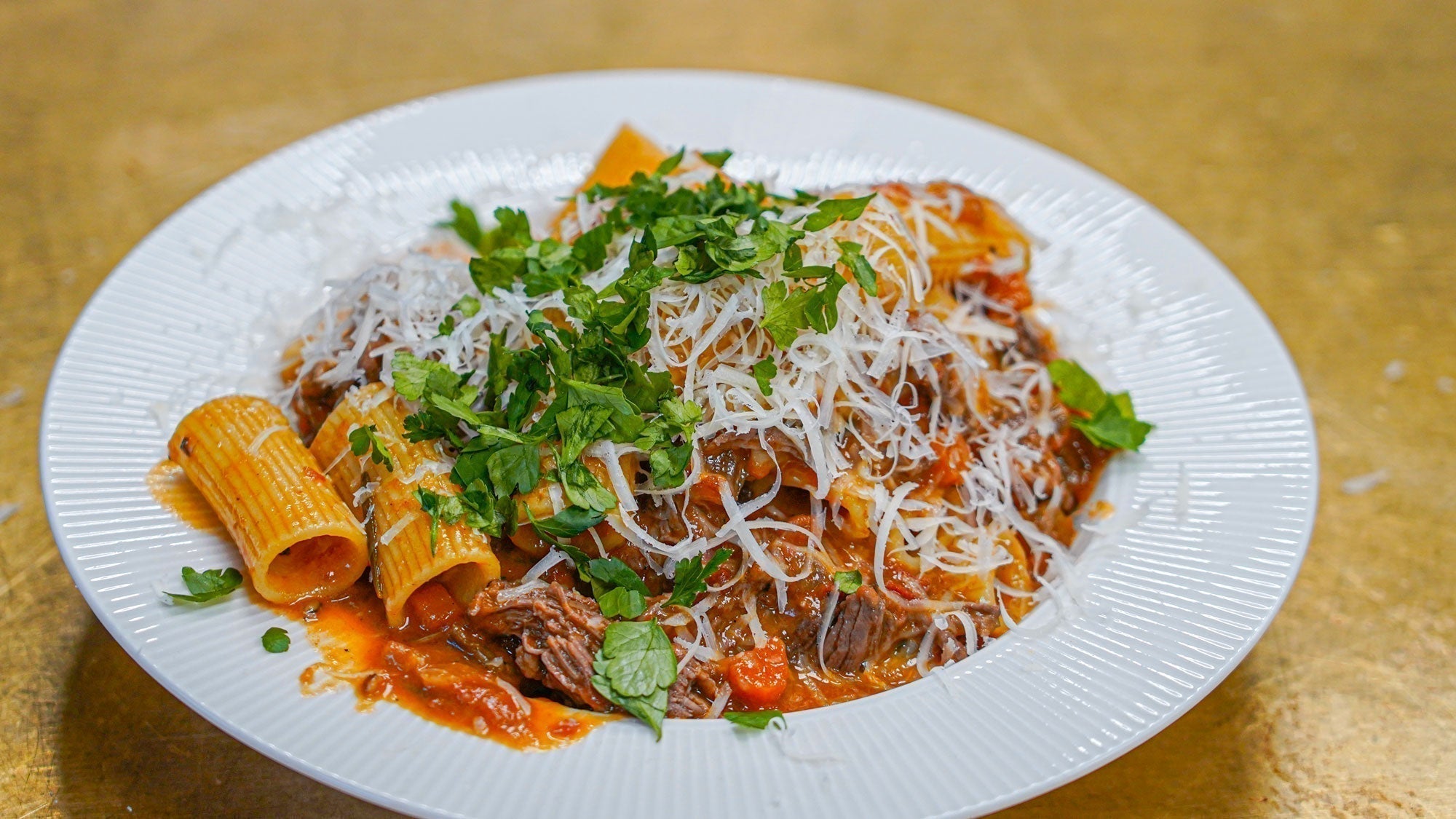 Rigatoni med långbräserad högrev