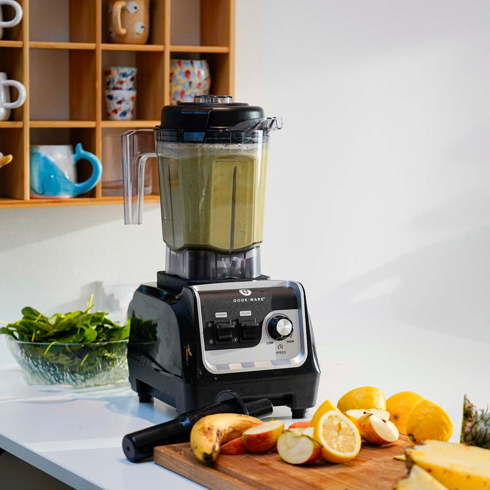 Qookware-blender med grön smoothie