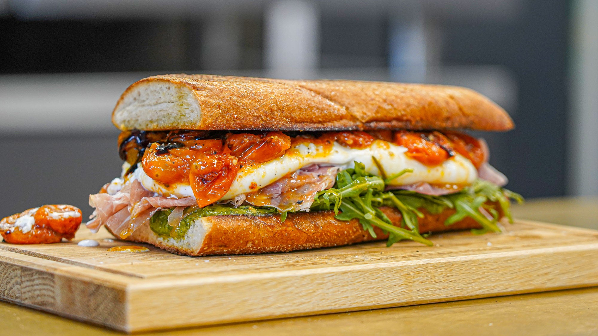 Muffuletta-sandwich med hemgjord pesto