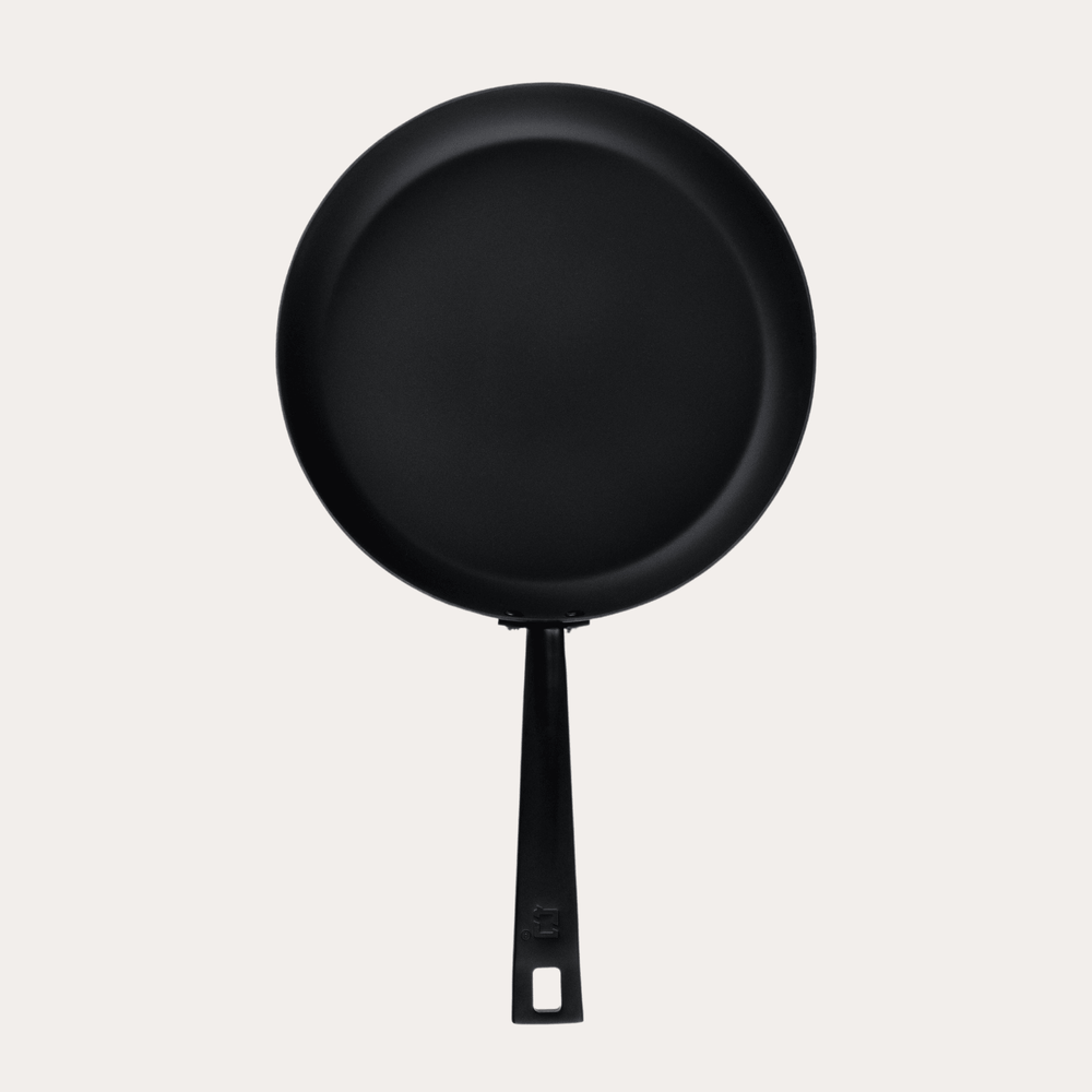 Stekpanna 25 cm kolstål från Qookware