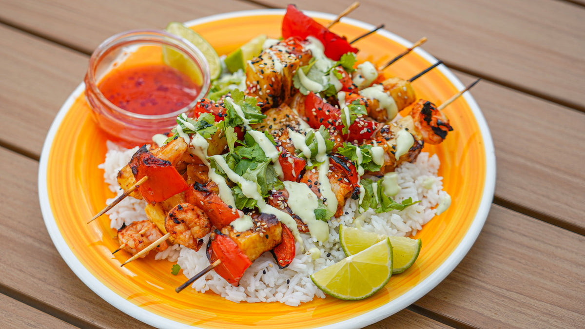 Grillspett med jätteräkor, ananas & söt chilisås