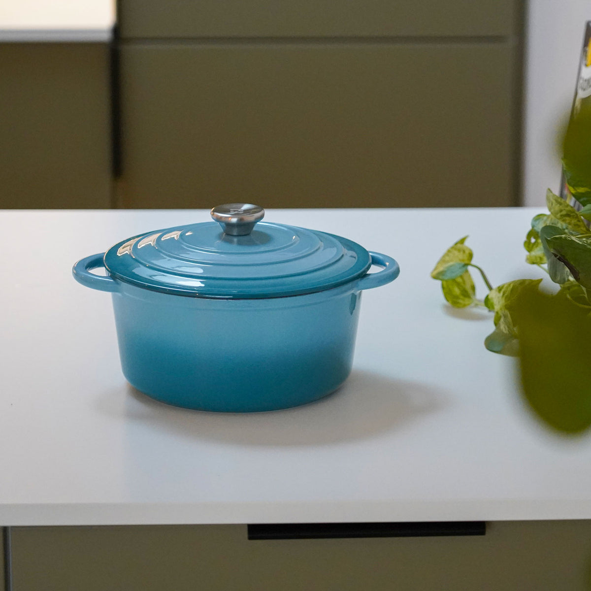Gryta i emaljerat gjutjärn, 4 liter, med tillhörande lock från Qookware