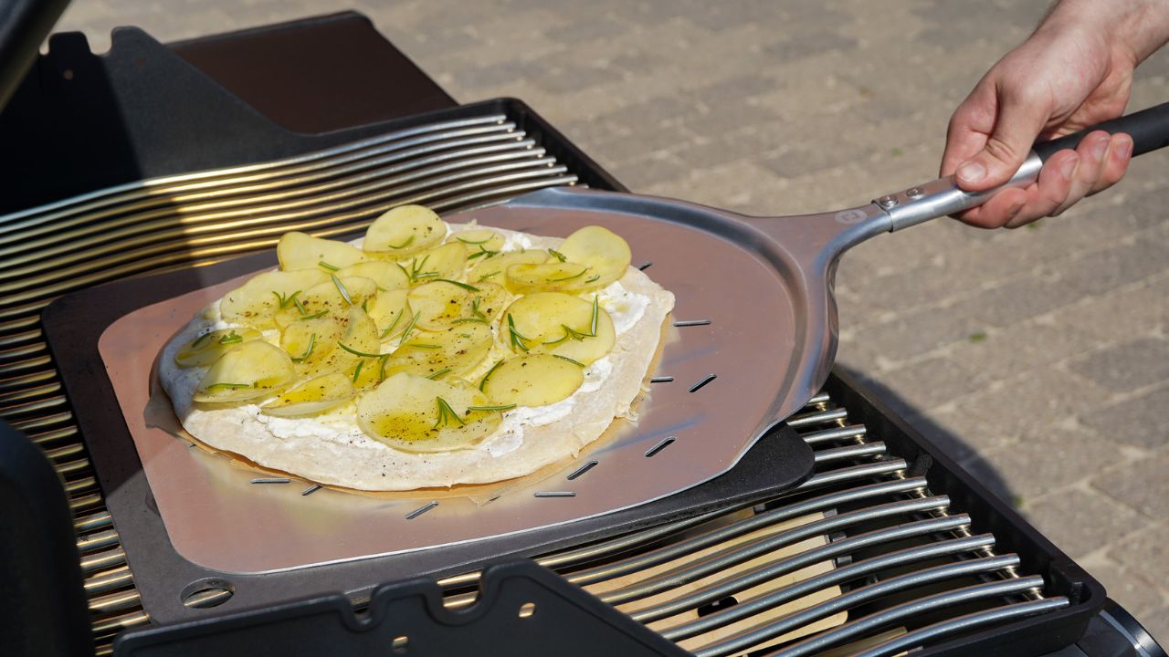 Potatispizza med krispig botten och krämig topping