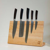 Magnetisk knivhållare i ek med plats för 7 knivar