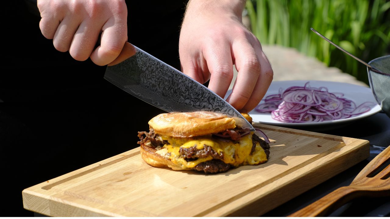 Smashburgare på grillen
