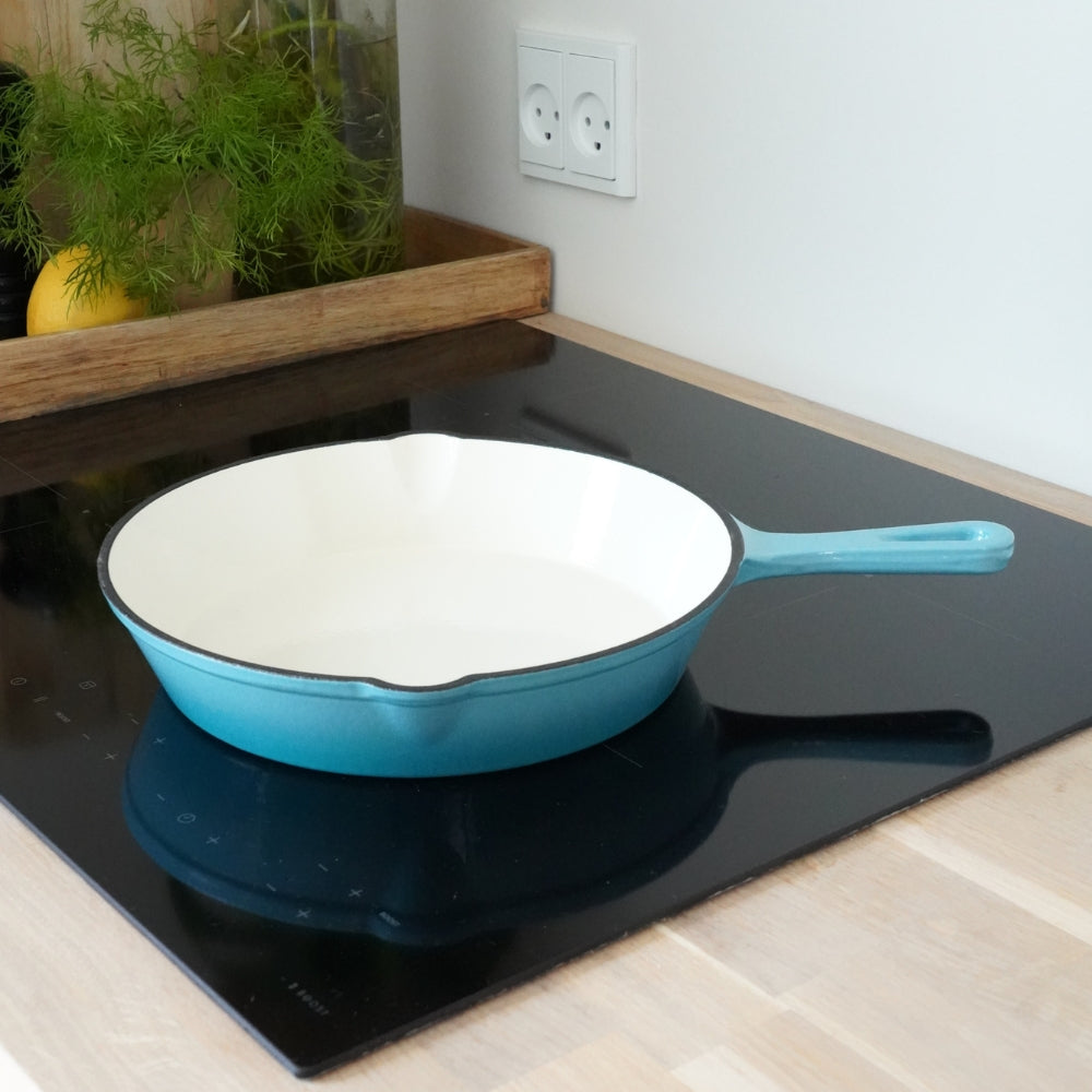 Emaljerad stekpanna i gjutjärn Artic Blue från Qookware