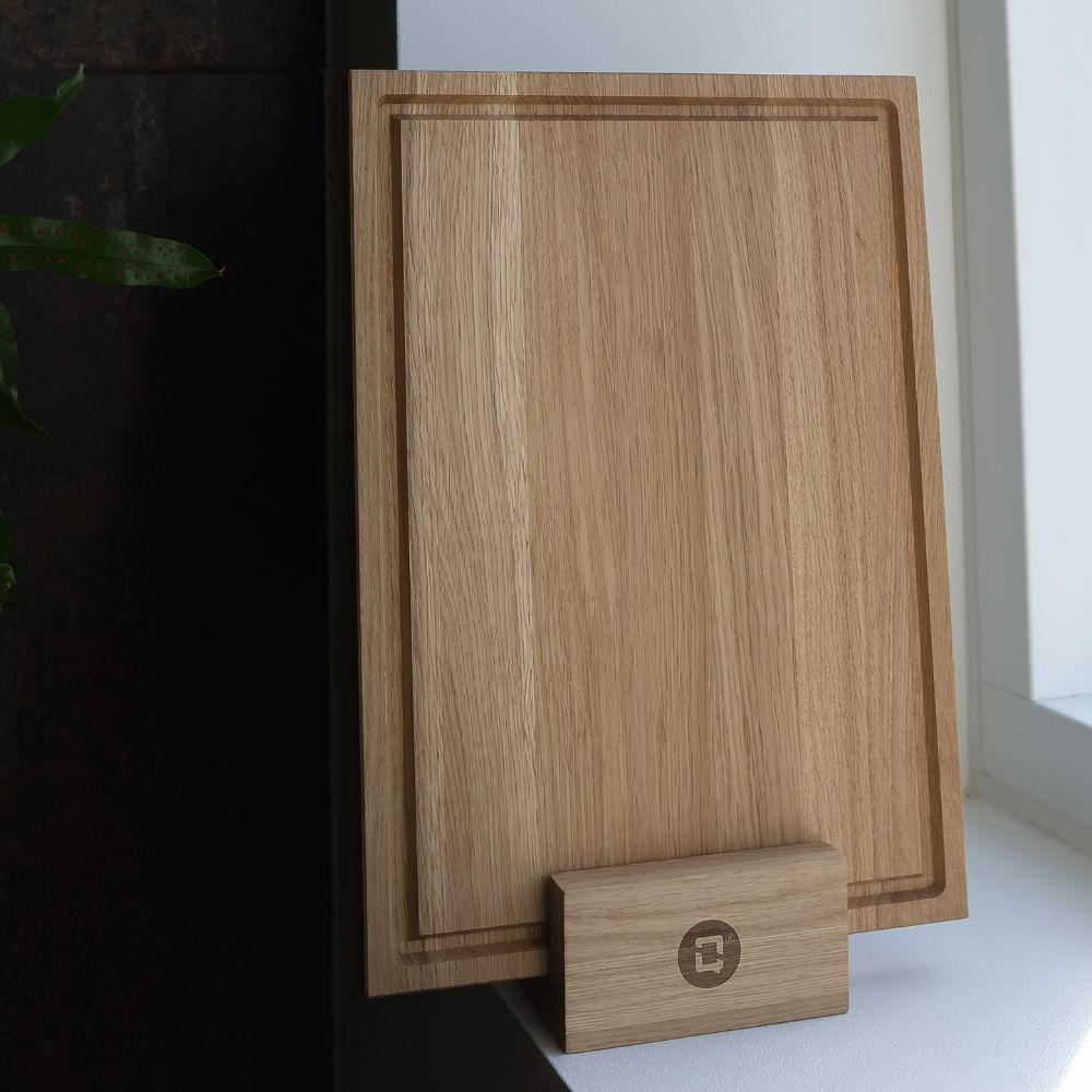 Stor skärbräda i ek 40X30 Cm med saftränna från Qookware