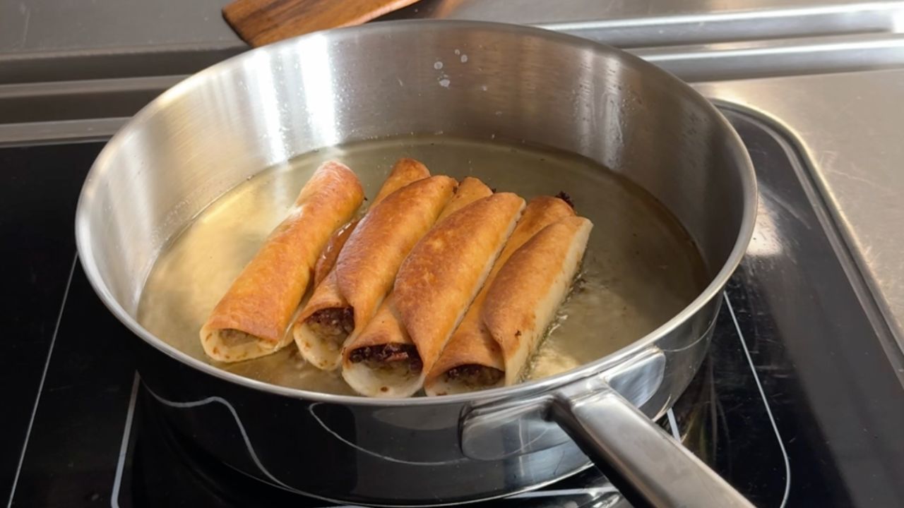Taquitos med nötkött, majs och jalapeños