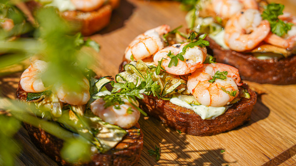 Bruschetta med ricotta, zucchini, jätteräkor & citron